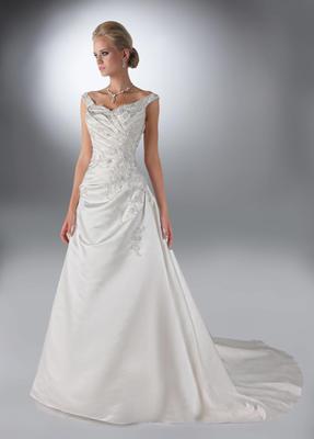 wedding dresses for pear shaped