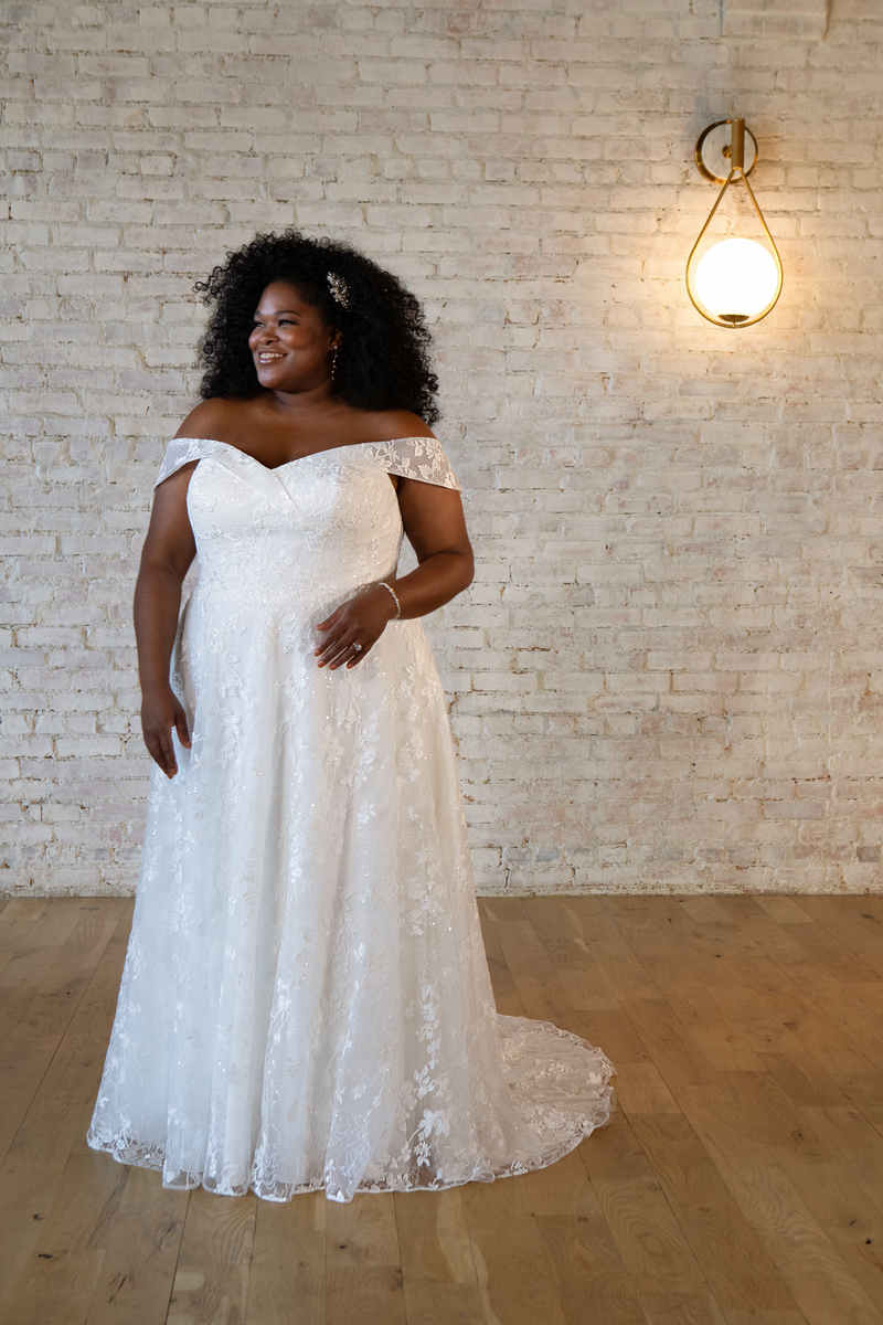 Stella York Wedding dress for Plus size bride #7509