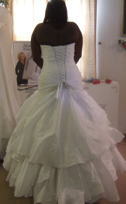 Ruffled train American bustle Ruffled chapel train