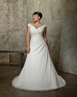 Plus Size Bridal Gowns That Flatter Your Body Shape